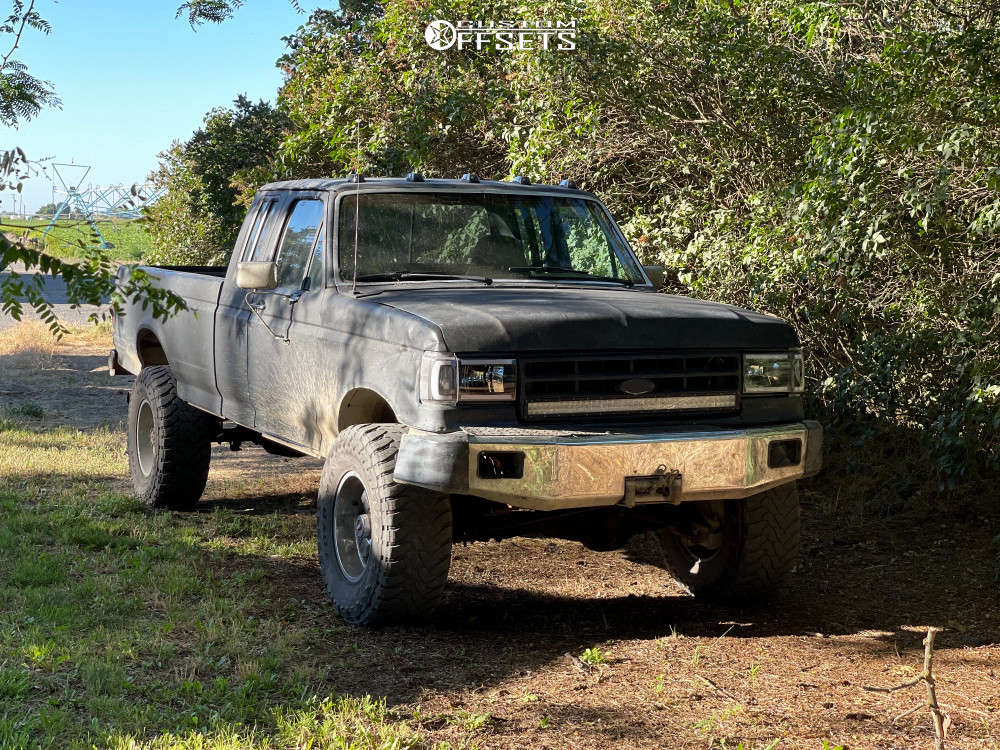 1988 Ford F-250 Slightly Aggressive on 18x10 -12 offset Moto Metal 962 and 37"x13.5" Toyo Tires Mud Grappler on Suspension Lift 4" - Custom Offsets Gallery